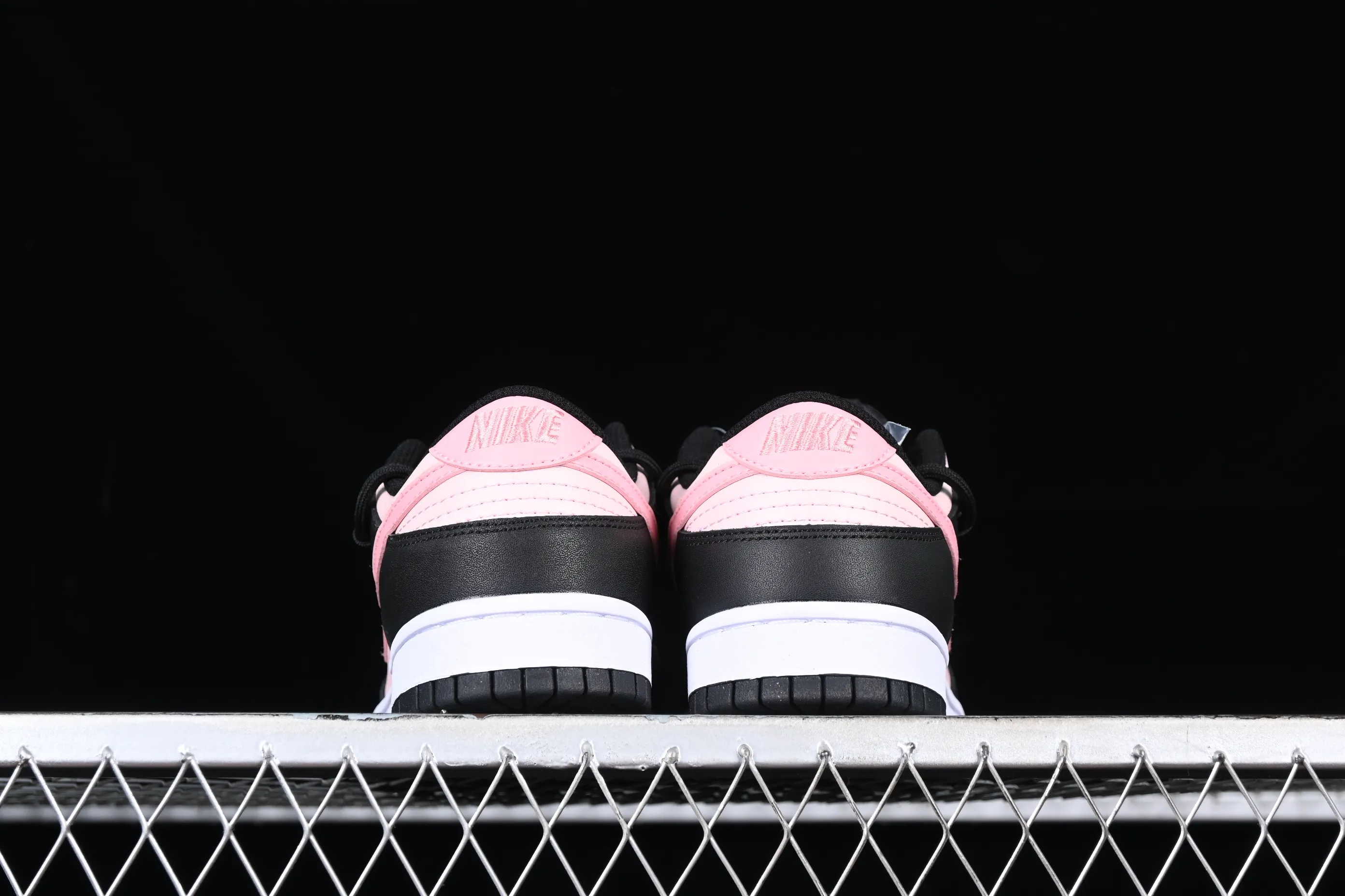 All Categories Nk SB Dunk Series Nk SB Dunk Low Low-top Sneakers Gift Box Nk Dunk Low Tokyo Raspberry Black Pink Customized Deconstructed Strap Casual Sneakers CW1590-100